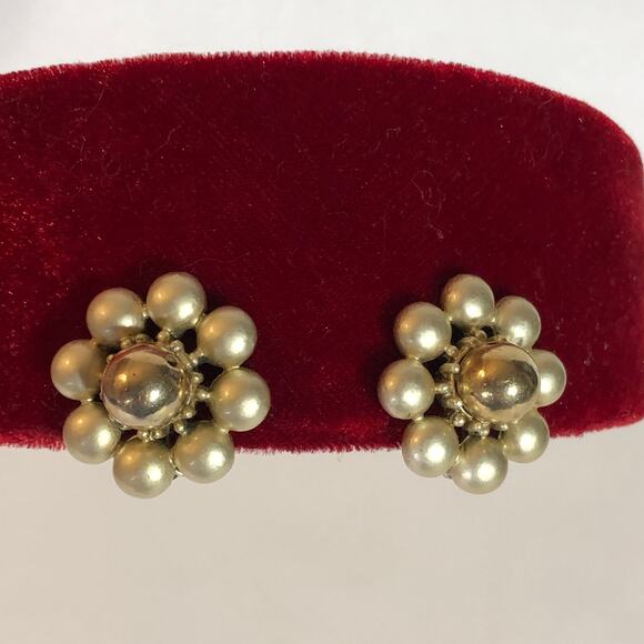 Vintage Coro Earrings, Gold Tone Orbit Clip On Round Flowers Matte Shiny - Picture 1 of 9